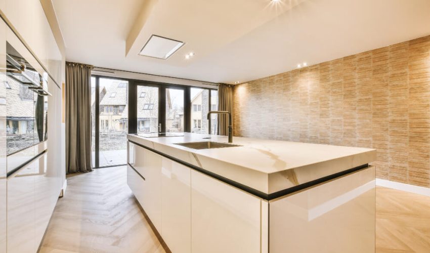 minimalist-kitchen-with-block-system-white-design-access-backyard (1)